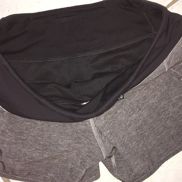 🕸Lululemon speed shorts (longer version) size 4🕸 - Picture 5 of 5